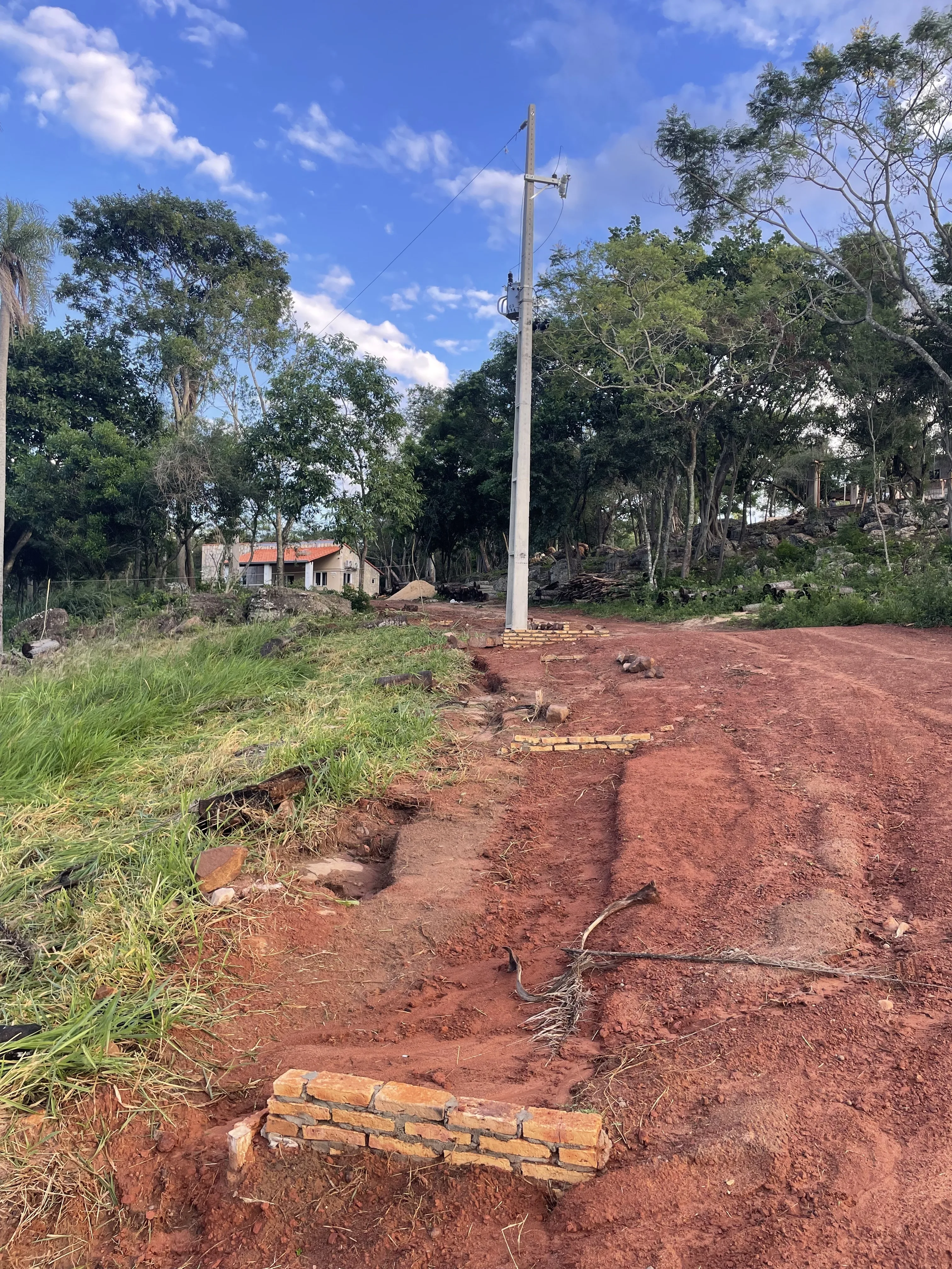 Infrastruktur und Straßenbau – Grundstück erschlossen Valle Colibri Paraguay
